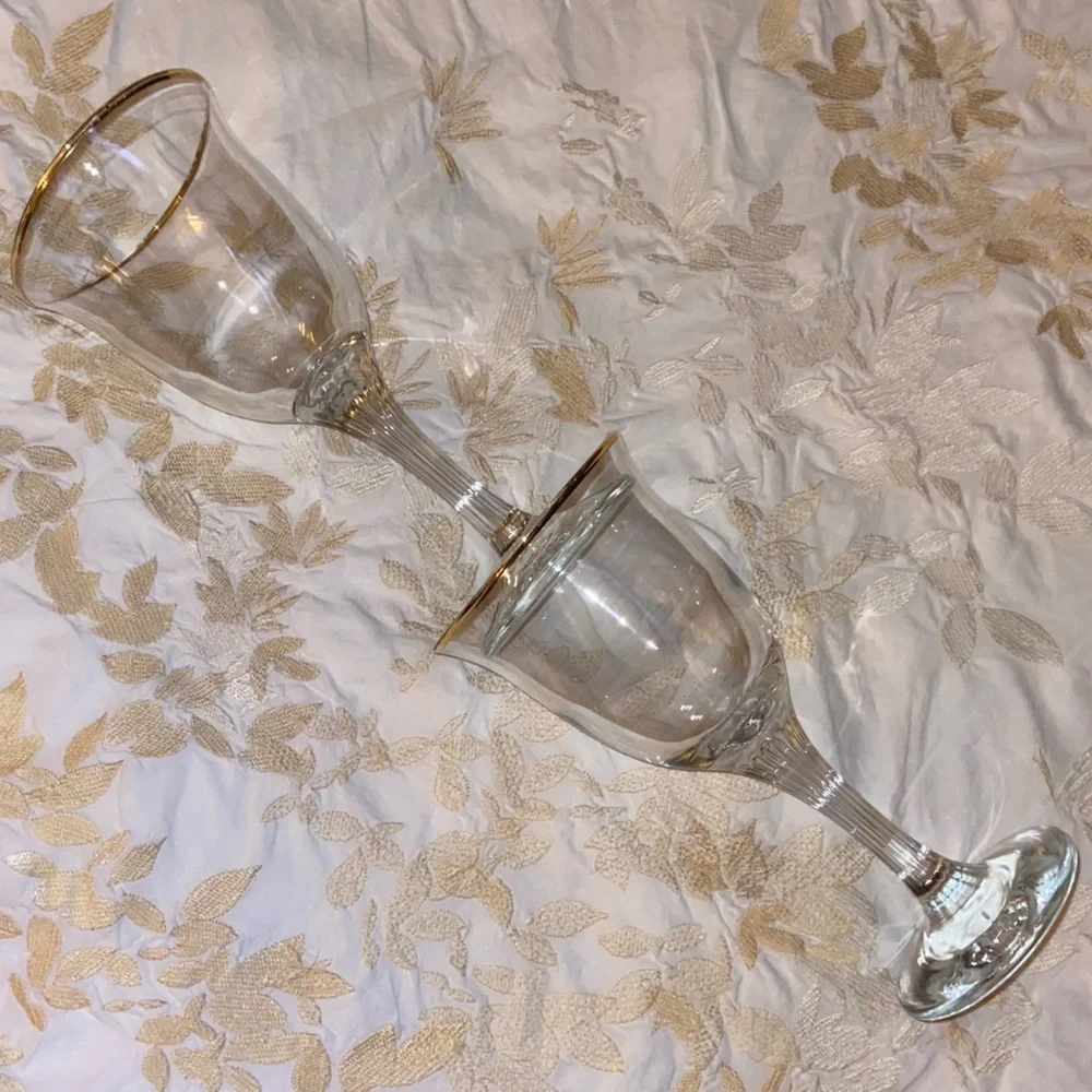 NWOT Gold Rimed Elegant Wine Glasses, Stunning Simple Design, Great Condition🍷🍷